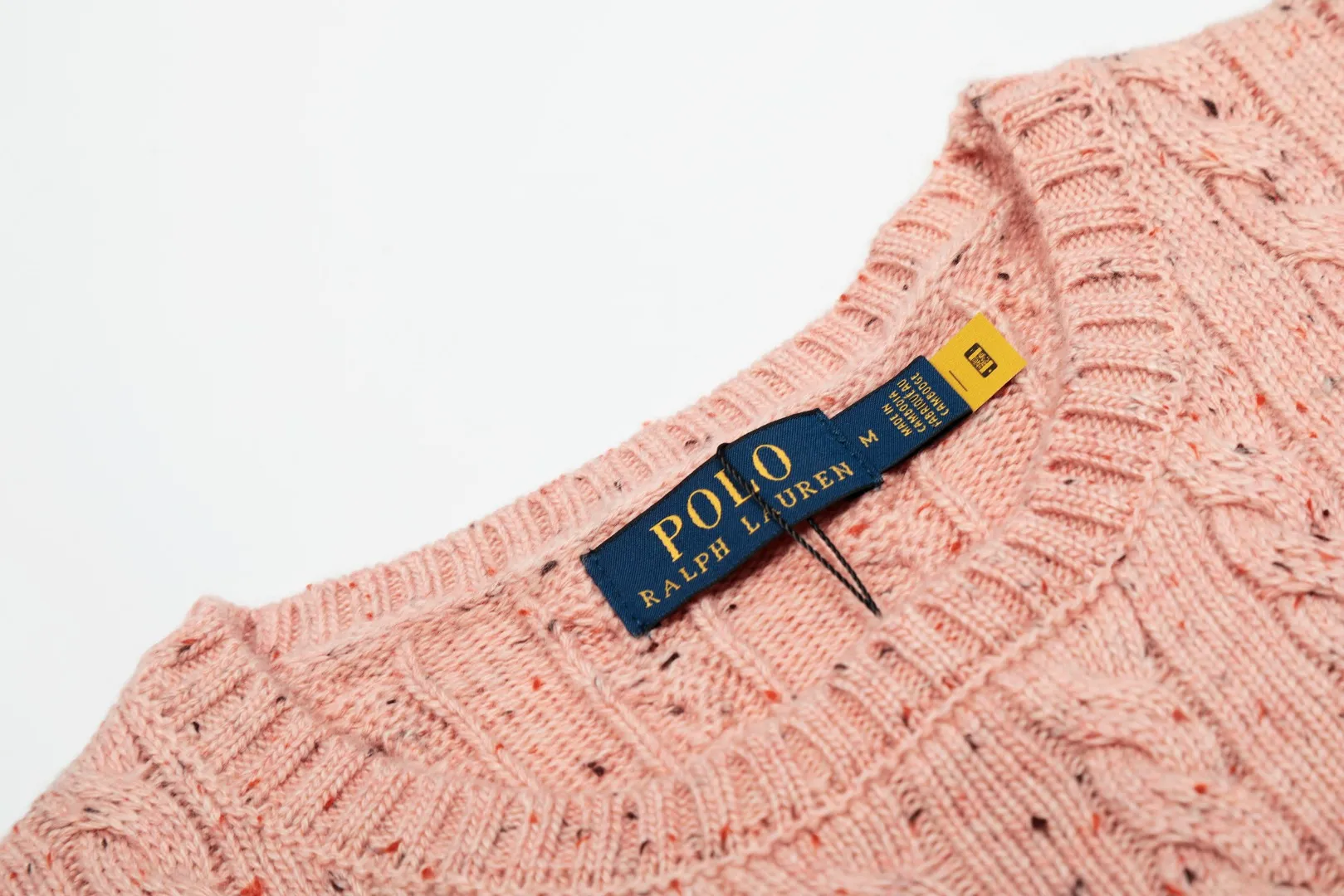 P166 💰 "Top quality" Style number: DS058# (on sale all year round) [Ralph Lauren wool blended pony embroidered logo twist knitted short sleeves] ✅Ralph Lauren gradient multi-color dot versatile hemp knitted round neck short sleeves for all seasons ✅15% merino cotton wool 85% wool blended clean and clear texture ✅ZP quality 1:1 version Scan the code to enter the GF website Counter quality ✅Details and quality are the only one in Guangzhou. Imported quality wool. Focus on high-end. Cost-effective. Needless to say good quality. ✅Restore the original version. The maximum size can be worn up to 150 pounds. Loose, comfortable and stress-free.